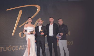 Lavanta Park Konutları projesinin sahibi Bilal Kaya, Fehmi Koca, Mehmet Emin Kaya ve Osman Koca Yılın Başarılı İnşaat Projesi ödülünü aldı.